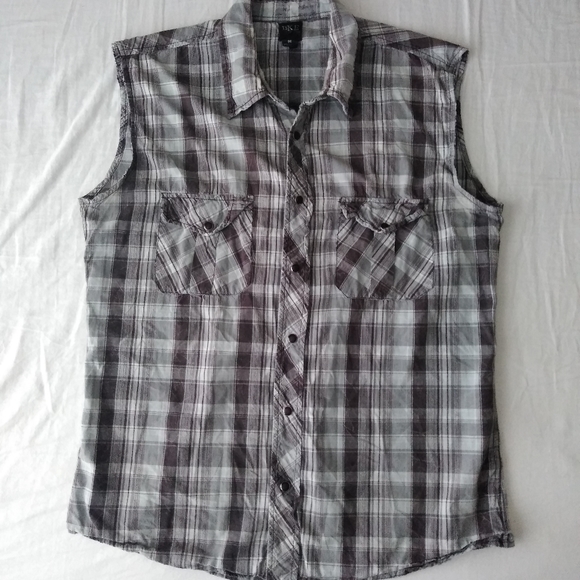 BKE Sleeveless Plaid Button Down - Picture 4 of 6